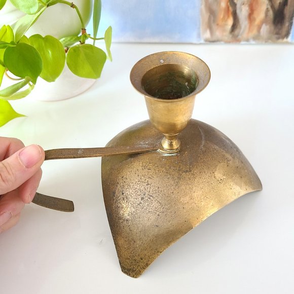 Vintage brass candleholder on stand with handle. - Picture 4 of 6